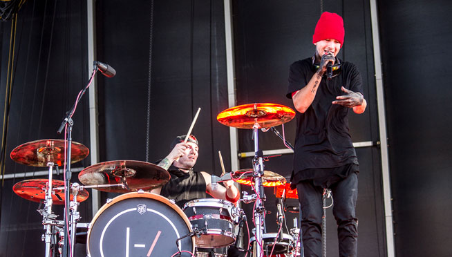 Watch Twenty One Pilots cover Oasis at Reading Festival