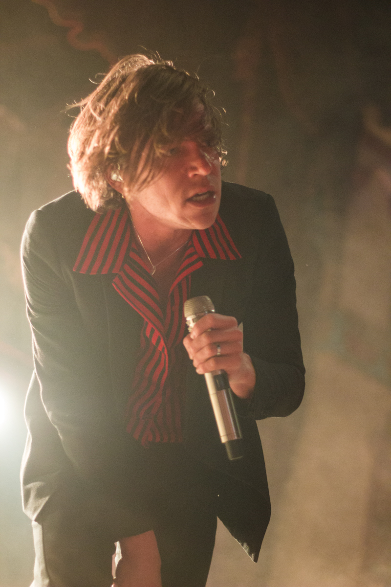 cage-the-elephant-2016-the-night-we-stole-christmas-11