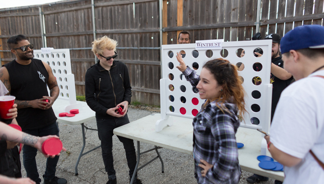 PIQNIQ 101WKQXperience: Connect 4 with Sum 41